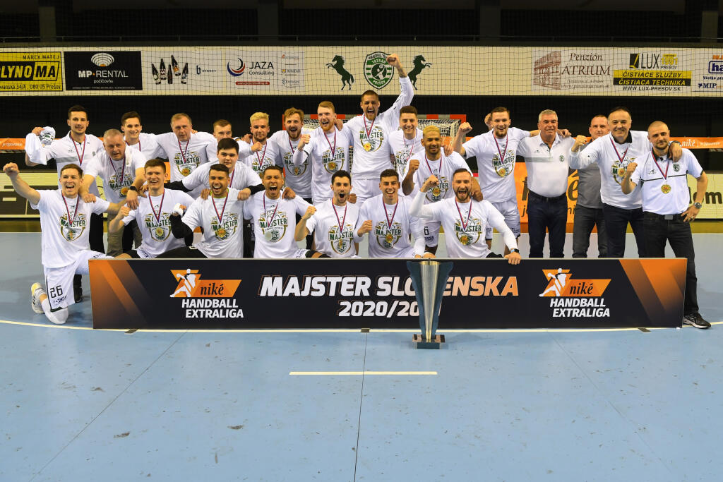 Na snímke víťazné mužstvo Tatranu v treťom zápase finále play off Niké Handball Extraligy mužov v hádzanej Tatran Prešov – MŠK Považská Bystrica.