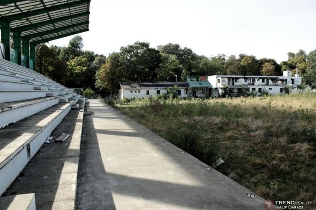 Začali búrať štadión Artmedie
