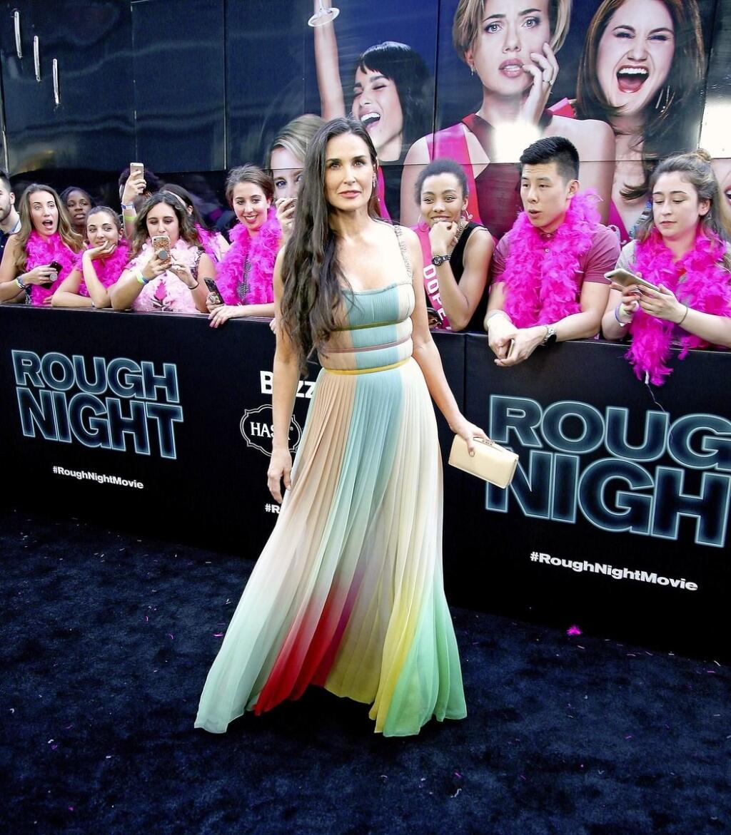 DEMI MOORE dnes. V knihe, ktorú písala deväť rokov, tvrdí, že sa duševne cíti konečne slobodná. „Vyslobodenie môžete nájsť iba v sebe,“ odkazuje.