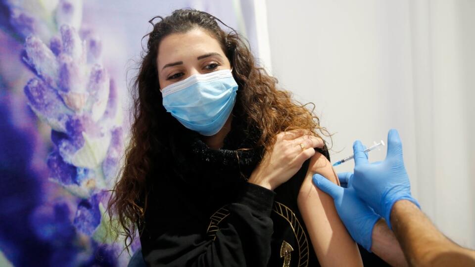 Pre chybu v systéme sa môže stať, že najprv vakcínu dostanú aj 16-roční a až potom starí a chorí!