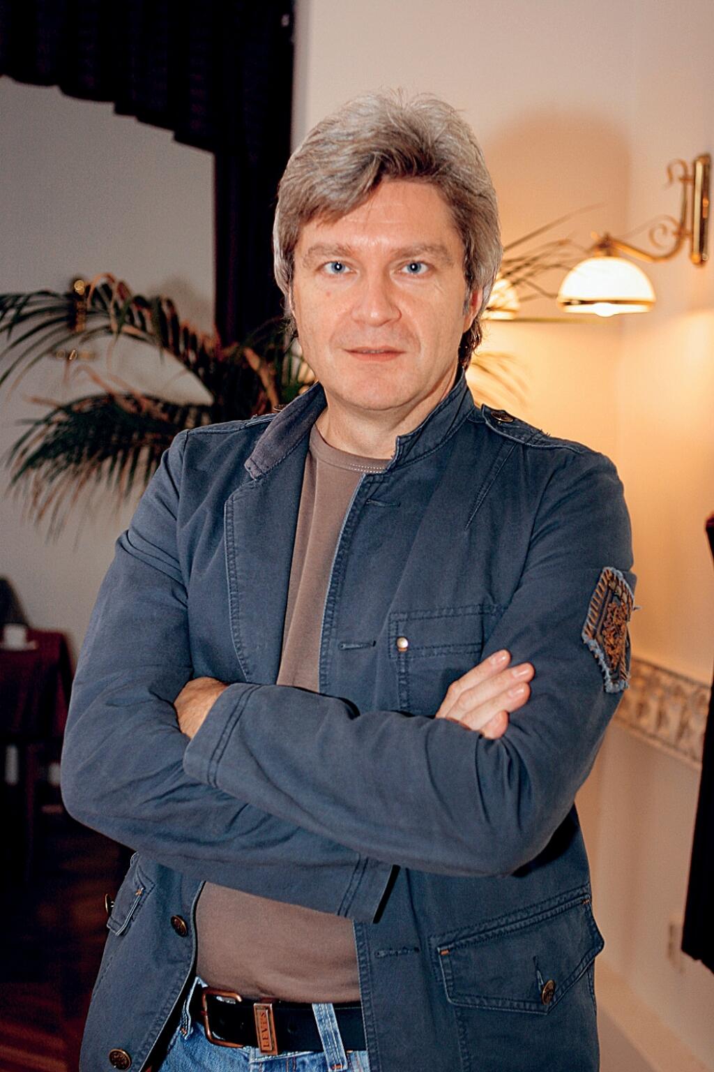 Najškandalóznejší neverník, Štefan Skrúcaný, zabávač, moderátor