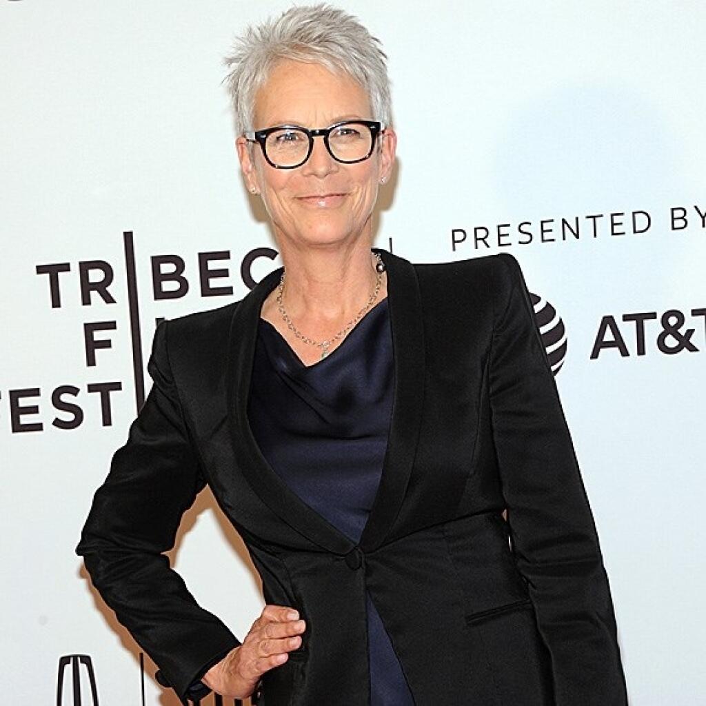 Herečka Jamie Lee Curtis na staré kolená priznáva, že kedysi vyskúšala všeličo. Plastiky, liposukciu aj botox. Ale nič z toho neodporúča, pretože sa tým ženy stávajú karikatúrou samej seba. Svoj vzhľad tak už radšej necháva na prírodu.