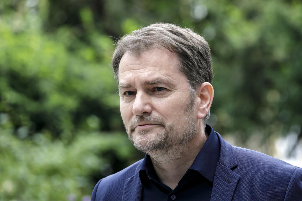 Na snímke podpredseda vlády SR a minister financií SR Igor Matovič (OĽaNO) počas krátkeho vyjadrenia pre médiá v Bratislave v utorok 7. júna 2022. Matovič reagoval na rozhodnutie prezidentsky SR Zuzany Čaputovej, ktorá  vrátila parlamentu na opätovné prerokovanie tzv. protiinflačný balík. Vetuje ho v častiach, týkajúcich sa opatrení, ktoré by mali byť účinné od januára 2023. Nespĺňajú podľa nej dôvody na skrátené legislatívne konanie. V prípade prelomenia veta sa obráti na Ústavný súd (ÚS) SR. F