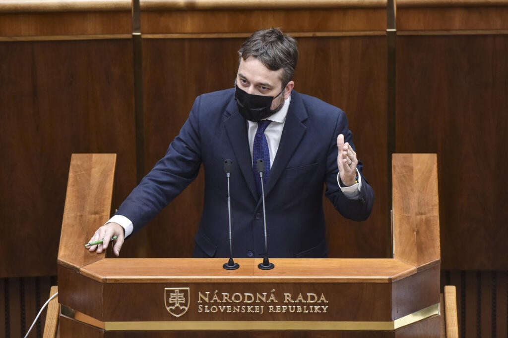 Na snímke poslanec NR SR Ľuboš Blaha (SMER-SD) počas 16. schôdze Národnej rady Slovenskej republiky, 20. októbra 2020 v Bratislave. FOTO TASR - Pavol Zachar