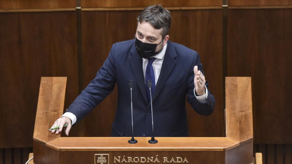 Na snímke poslanec NR SR Ľuboš Blaha (SMER-SD) počas 16. schôdze Národnej rady Slovenskej republiky, 20. októbra 2020 v Bratislave. FOTO TASR - Pavol Zachar