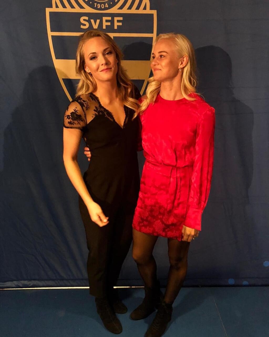 Pernille Harderová je dánskou futbalistkou. Jej priateľka Magdalena Erikssonová zas reprezentuje Švédsko. Ich vzťah sa dostal do väčšieho povedomia po osemfinále MS medzi Švédskom a Kanadou.