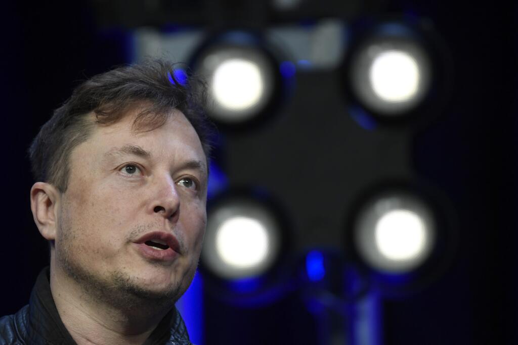WA 13 archív Washington - Na archívnej snímke generálny riaditeľ amerického výrobcu elektromobilov Tesla a zakladateľ spoločnosti SpaceX Elon Musk reční poča skonferencie vo Washingtone. Musk daroval od 19. do 29. novembra 2021 celkovo 5.044.000 akcií najhodnotnejšej automobilky na svete na charitu. Podľa Reuters mal dar hodnotu 5,74 miliardy USD (5,07 miliardy eur) na základe záverečných cien akcií Tesly v čase, keď ich Musk daroval. V správe pre americkú Komisiu pre cenné papiere a burzy (SEC)