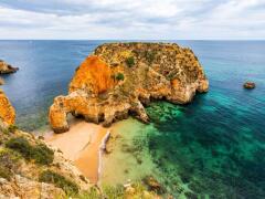 5 najkrajších skrytých pláží Európy: Objavte ich tajomstvá