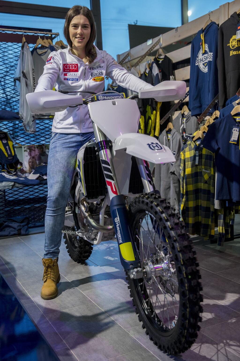 Pre Vlhovú sú rýchle stroje vášeň, a to nielen pri autách. Slovenská lyžiarka je známa tým, že miluje jazdu na motorke.