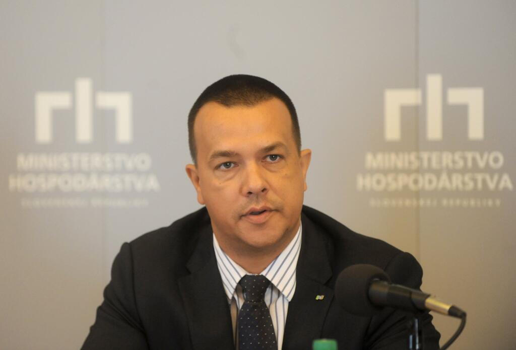 Juraj Miškov ako minister hospodárstva v roku 2011
