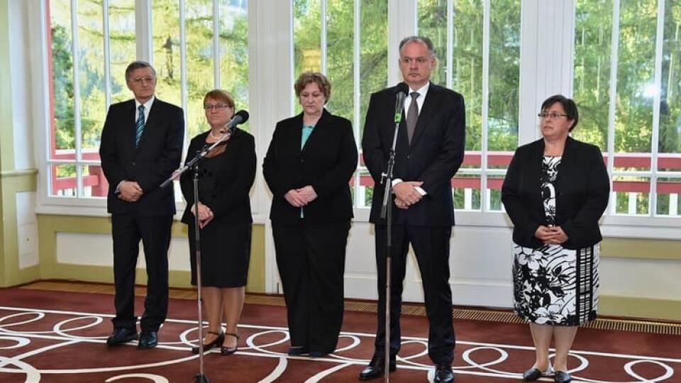 Verejní ochrancovia práv V4 a prezident SR Andrej Kiska.