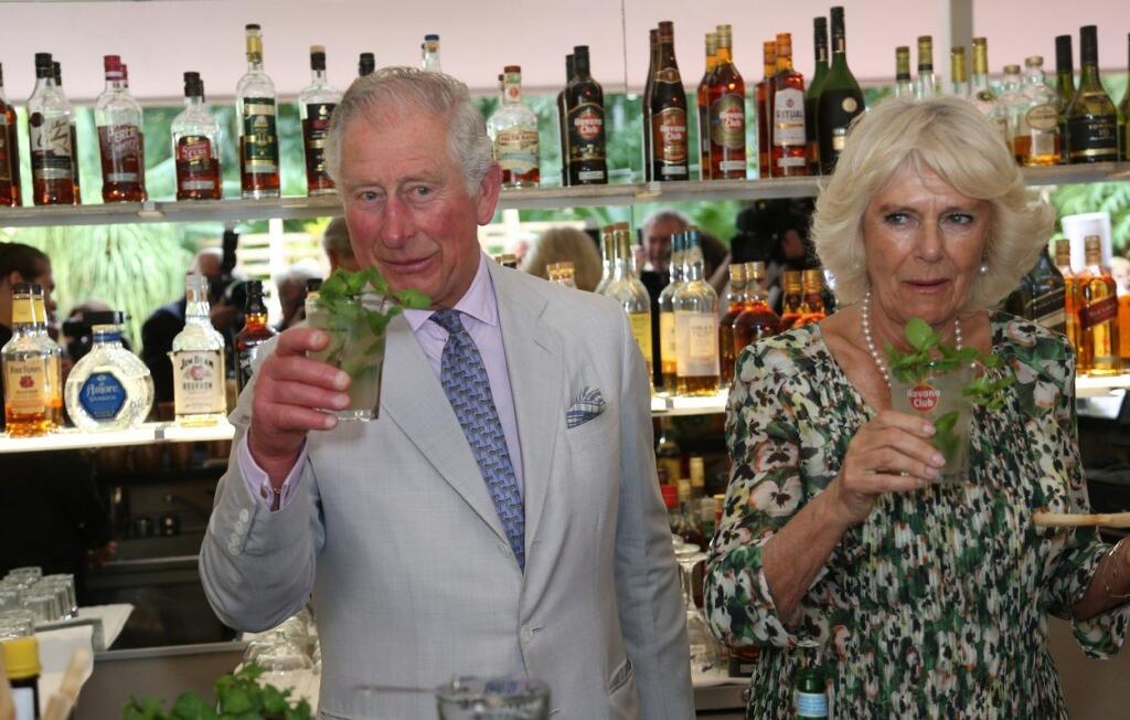 Princ Charles a vojvodkyňa Camilla si na Kube užívali nielen pohostinnosť, ale aj drink mojito.
