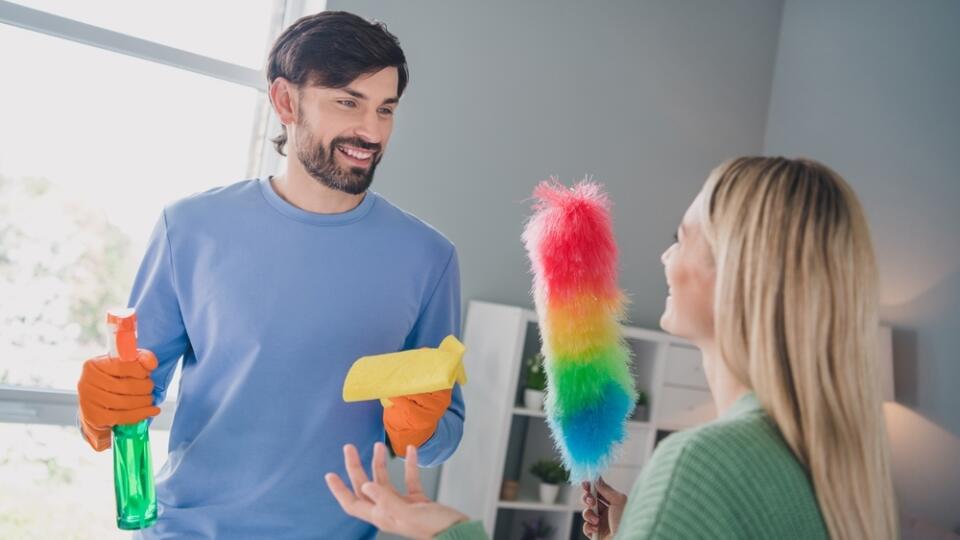 Photo,Of,Spouses,Guy,Enjoy,Weekend,Cleaning,Duties,Communicating,Hold
