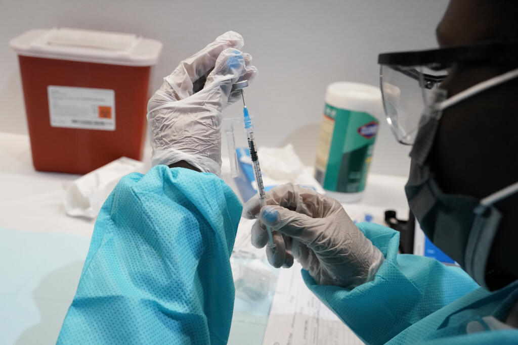 Spojené kráľovstvo čoskoro ponúkne očkovanie proti koronavírusu 16- a 17-ročným