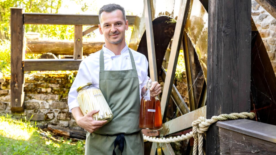 Gašperov mlyn - kulinárska reštaurácia ponúkajúca zážitkovú gastronómiu. Na snímke je šéfkuchár Jozef Breza.