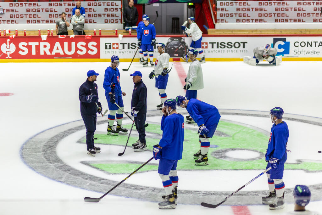 Prvý tréning slovenskej hokejovej reprezentácie v helsinskej hale Ice Hall pred zápasom s Francúzskom.
