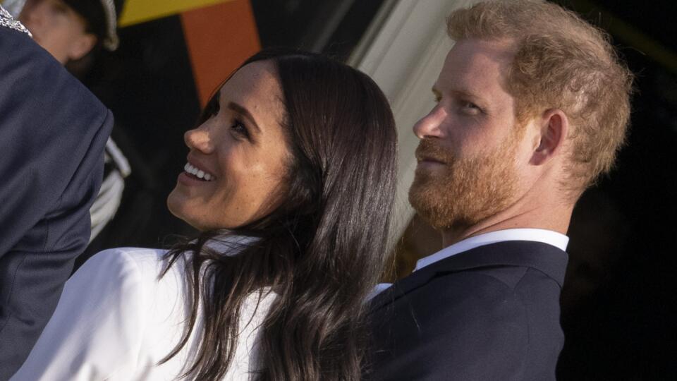 Princ Harry a Meghan Markle, vojvoda a vojvodkyňa zo Sussexu, dostanú cenu, ale Britov to veľmi neteší.