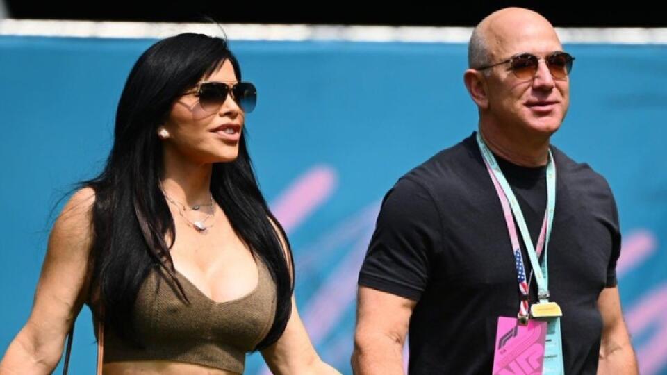 Jeff Bezos a Lauren Sanchez v Miami.