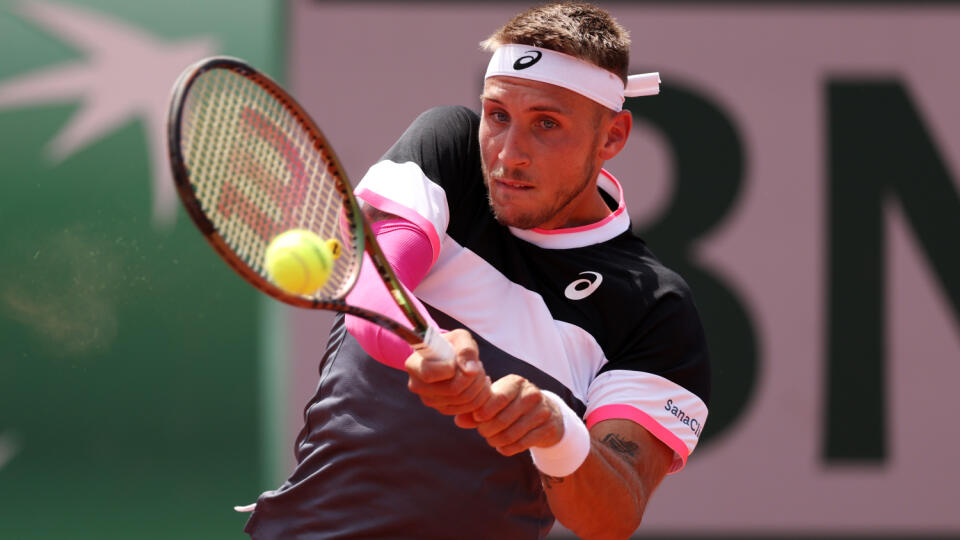 Alex Molčan postúpil do druhého kola na grandslamovom turnaji Roland Garros.