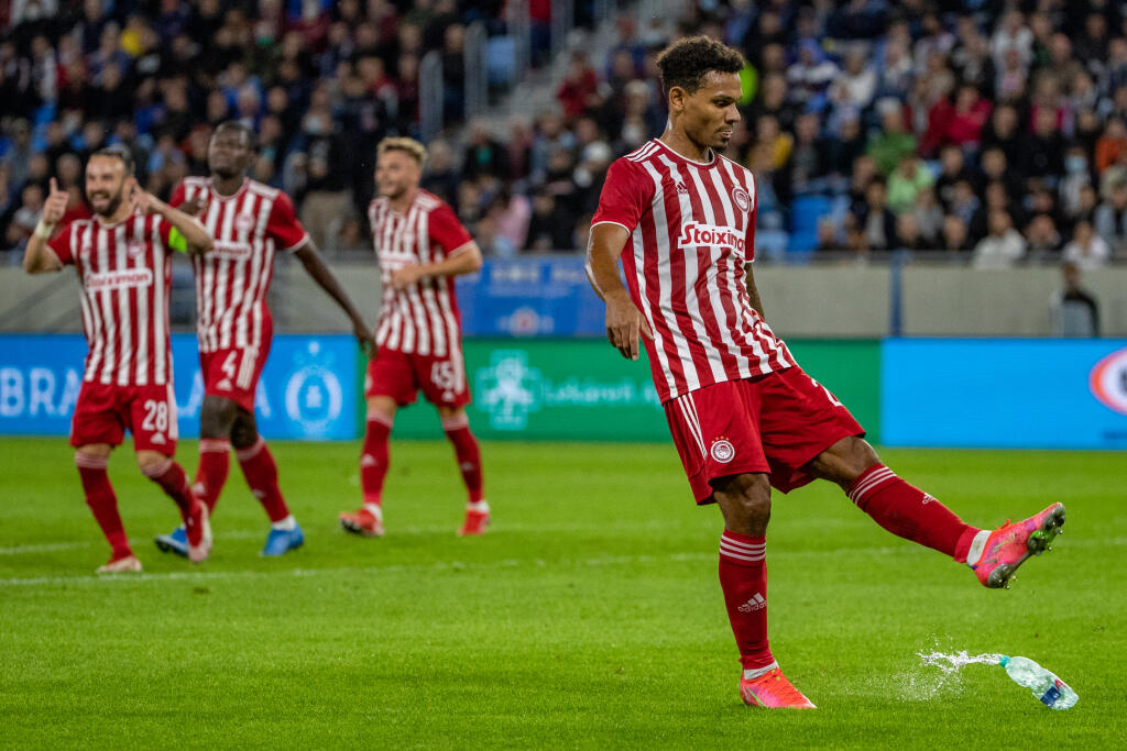 ŠK Slovan Bratislava a Olympiakos Pireus FC sa stretol v zápase play-off Európskej ligy na Tehelnom poli v Bratislave. Na snímke je Mohamed Dräger.