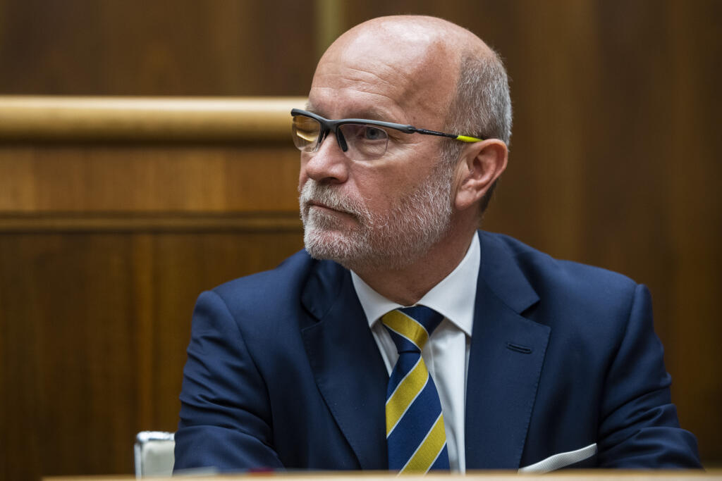 Na snímke minister zahraničných vecí a európskych záležitostí SR Rastislav Káčer počas 71. schôdze Národnej rady SR v Bratislave 13. septembra 2022. FOTO TASR - Jaroslav Novák 