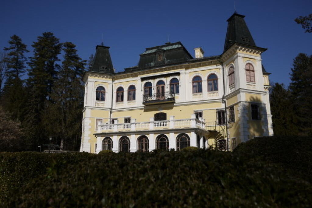 Kompakt so srdcom zrkadlovky