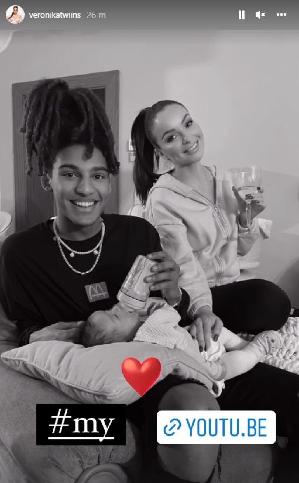 Prvý spoločný záber rodičov malej dcérky Ney. Zverejnila ho Veronika Nízlová.