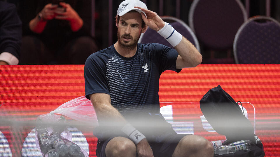 Britský tenista Andy Murray naznačil, že ak v roku 2021 nedosiahne lepšie výsledky, zrejme definitívne ukončí kariéru. Trojnásobnému grandslamovému šampiónovi sa po návrate na dvorce po operácii bedrového kĺbu nedarí podľa predstáv. Vo svetovom rebríčku ATP je až na 97. mieste.