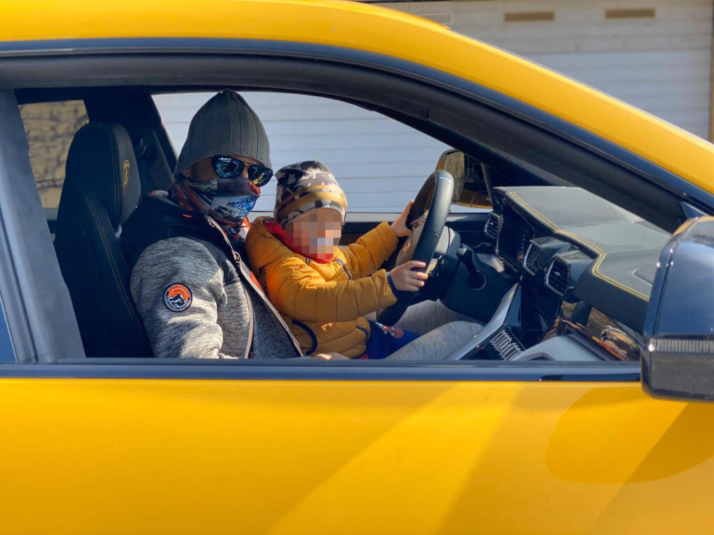 Marián Gáborík si zaobstaral nové Lamborghini Urus. Urus má pod kapotou 650 koní a napriek tomu, že je to SUV a váži 2,2 tony, tak dokáže z 0 na 100 km/h zrýchliť za 3,6 sekundy. Dosiahnuť pri tom maximálnu rýchlosť 305km/h.