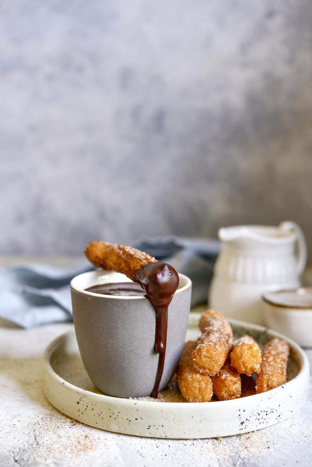 Škoricové churros s čokoládovou omáčkou