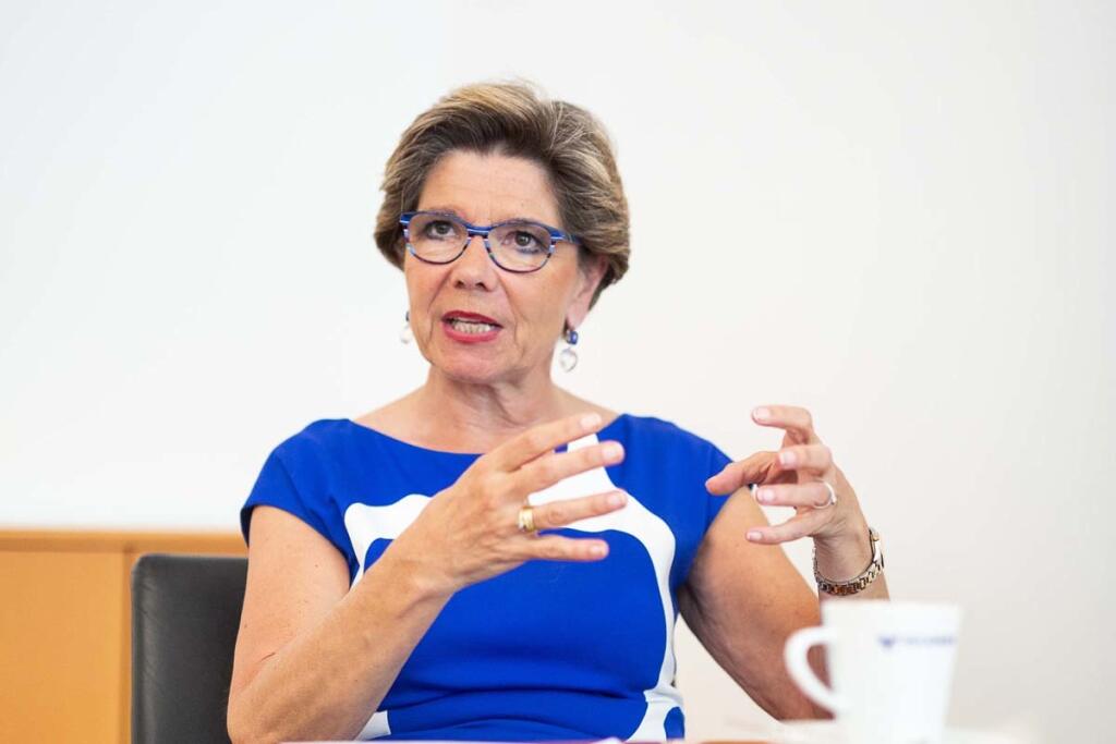 Regina Ovesny-Straka