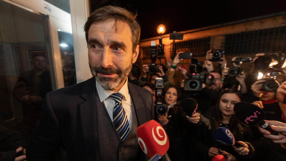 Príchody členov strany SMER-SD do volebného štábu na Súmračnej.
Na fotke Juraj Blanár