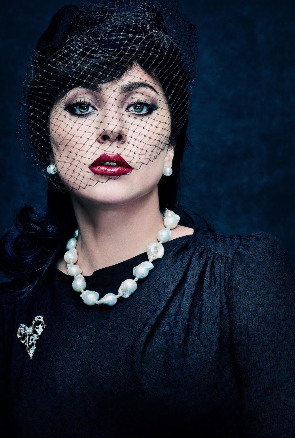 Lady Gaga vo filme Klan Gucci.