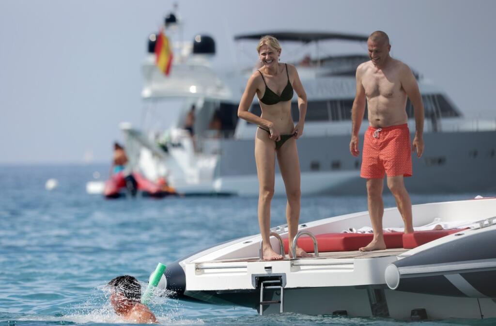 Celina Locksová si na rozdiel od partnera udržiava štíhlu postavu.