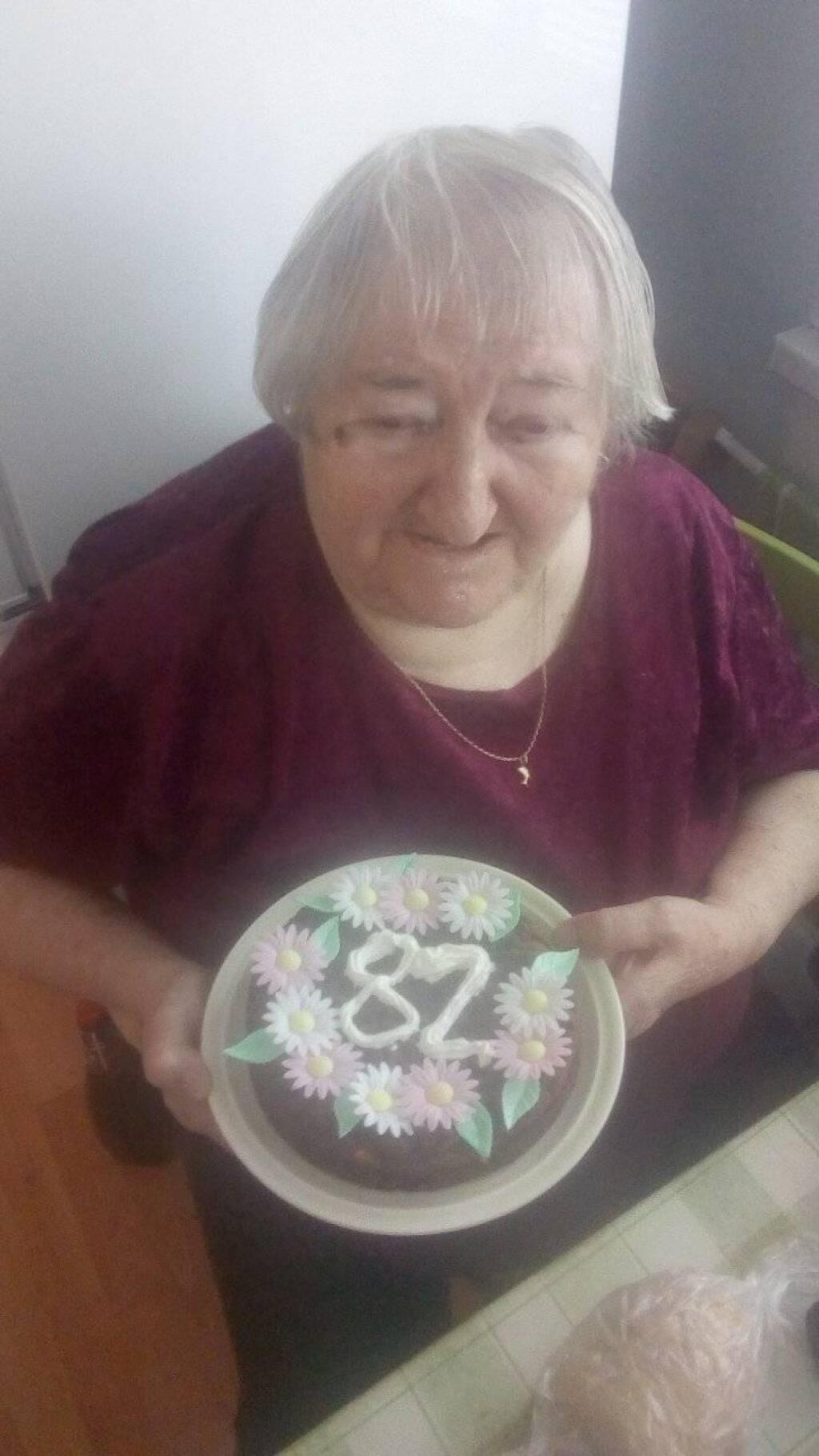 Pani Podhradská zomrela na Covid-19 vo veku 82 rokov.