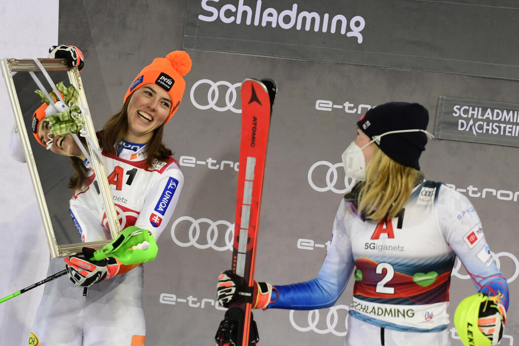 V Schladmingu sa na najvyšší stupeň postavila Shiffrinová, dôvod na úsmev mala aj Vlhová. Tá si zabezpečila malý krištáľový glóbus za slalom.