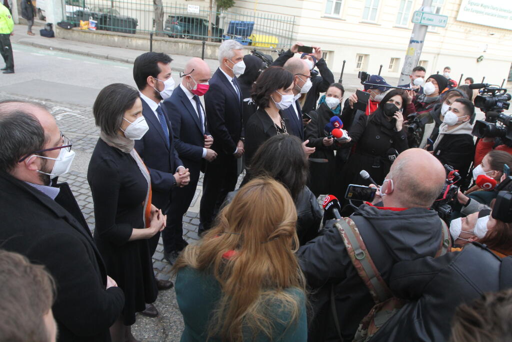 Brífing po odchode z Prezidentského paláca.