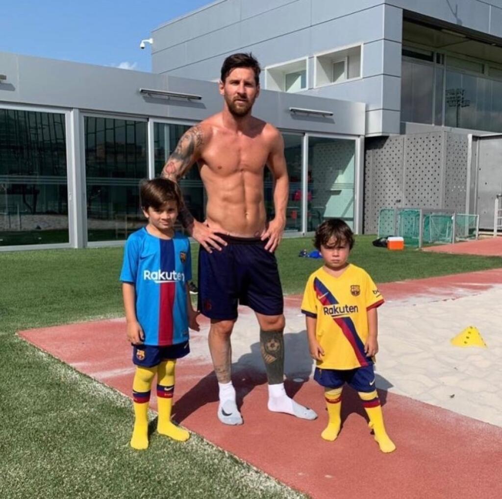 Argentínsky futbalista podobu so svojimi synmi nezaprie.