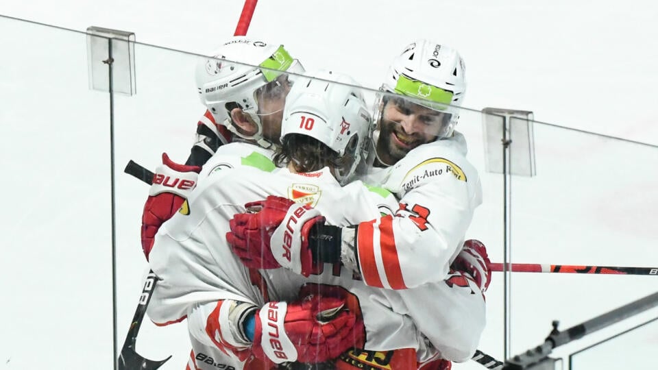 Hokejisti DVTK Jegesmedvék zaskočili v 48. kole Tipsport Ligy na domácom ľade HC Košice a tretí tím tabuľky zdolali 4:2.