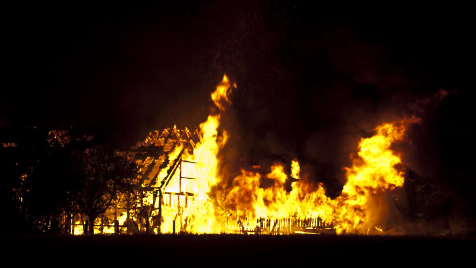 Barn,Burning