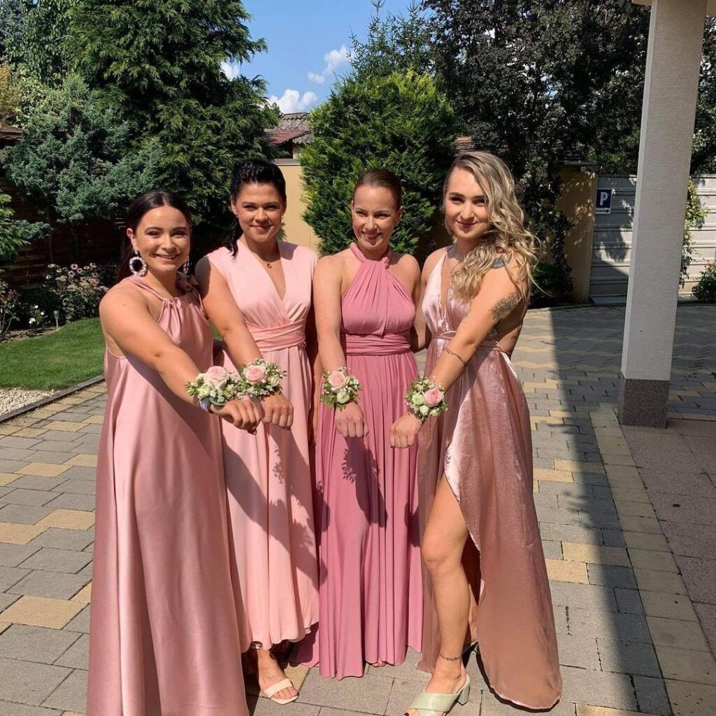 Zo staršej dcéry futbalového brankára Miroslava Königa (druhá sprava) vyrástla krásna žena. V rámci športu je pre ňu najväčším vzorom práve jej otec.