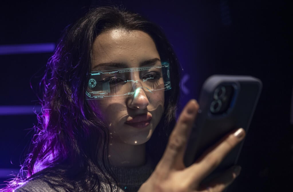 Virtual Reality (VR) Headset