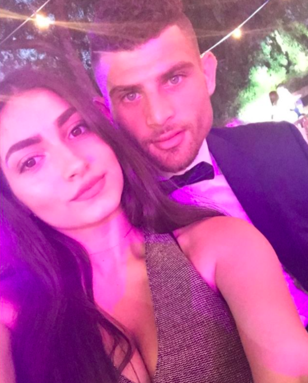 Nicholas Ioannou a jeho sexi priateľka.
