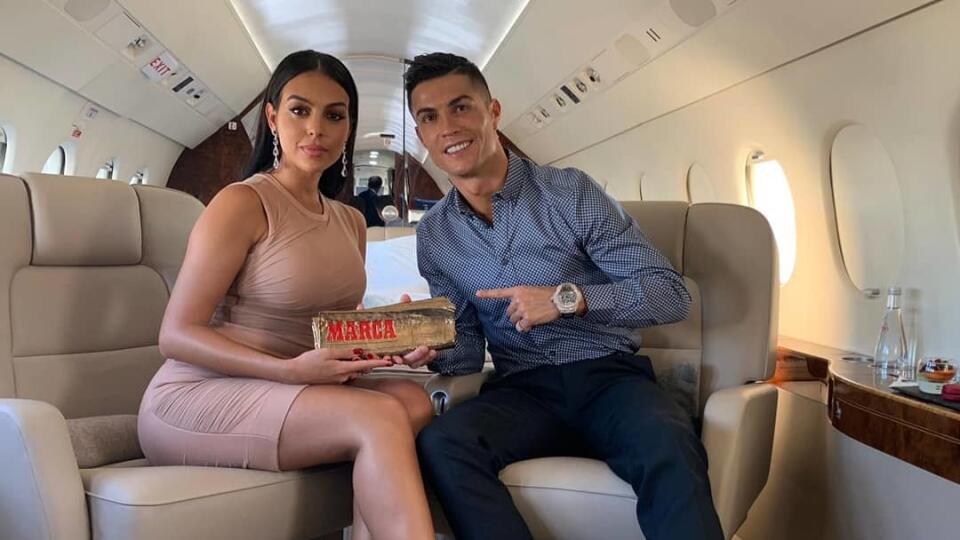 Ronaldo tvorí pár s krásnou Georginou.