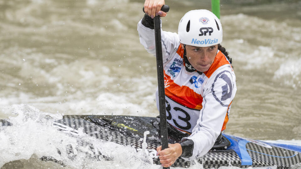 Na snímke slovenská reprezentantka Soňa Stanovská počas finálovej jazdy v kategórii C1 na Majstrovstvách Slovenskej republiky 2023 vo vodnom slalome 6. augusta 2023 v Areáli vodných športov Divoká voda v Čunove. FOTO TASR - Jaroslav Novák