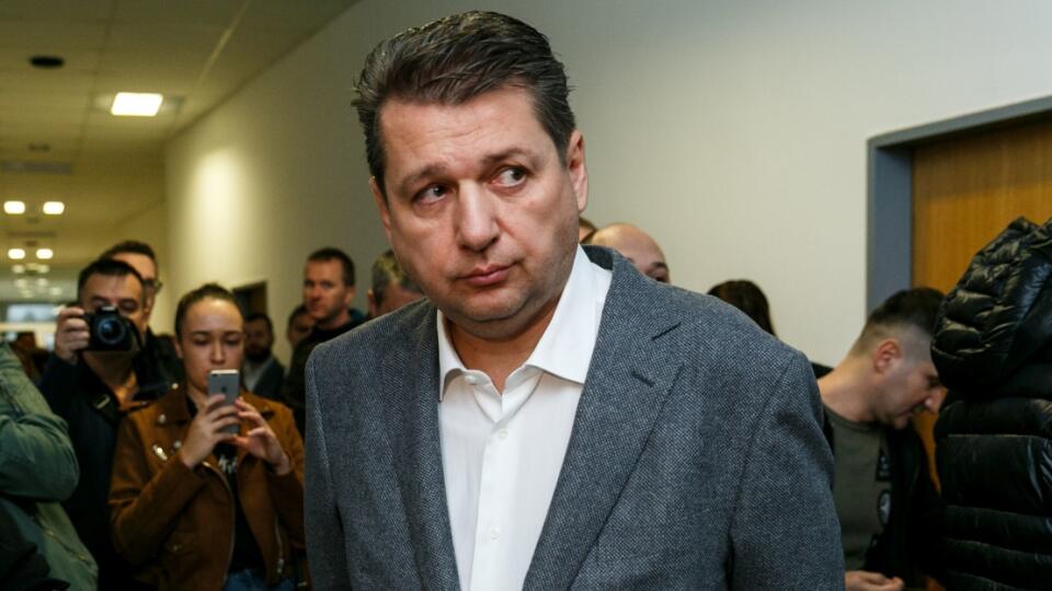 Bašternák s médiami nekomunikoval, celý čas bol ticho.