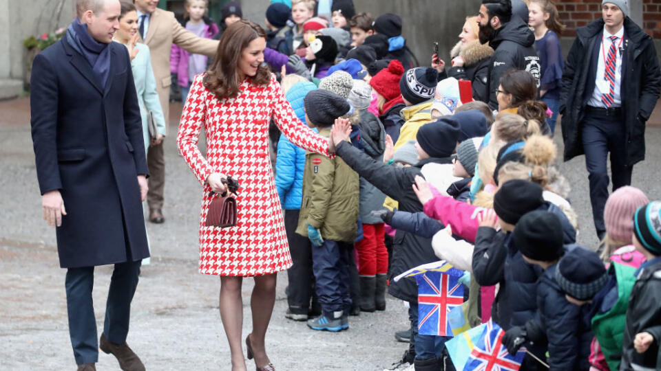 Kate, cez deň ešte dokonale nahodená, si s deťmi s radosťou tľapla.