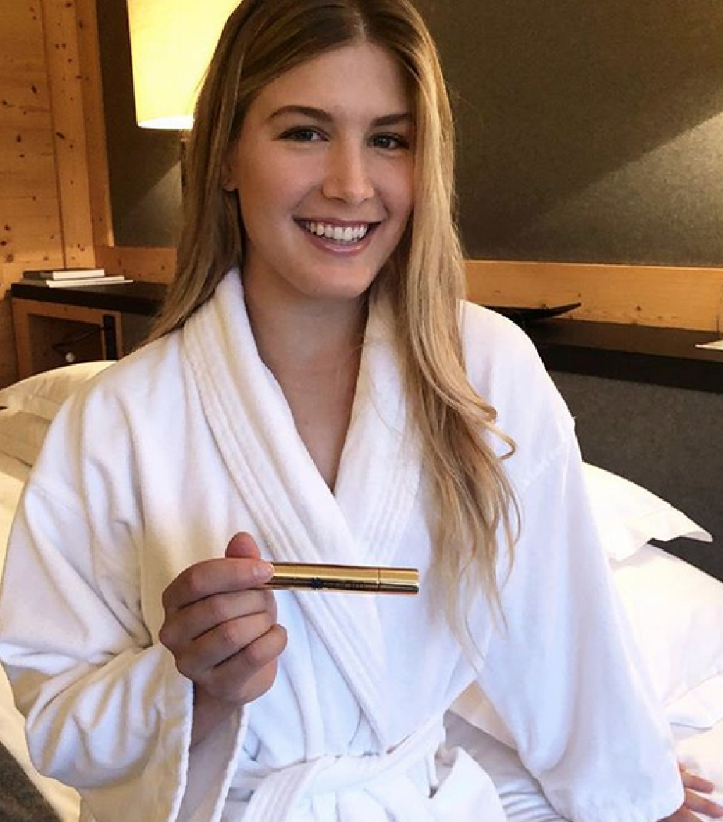 Krásna Bouchardová má čo ponúknuť aj mimo kurtov.