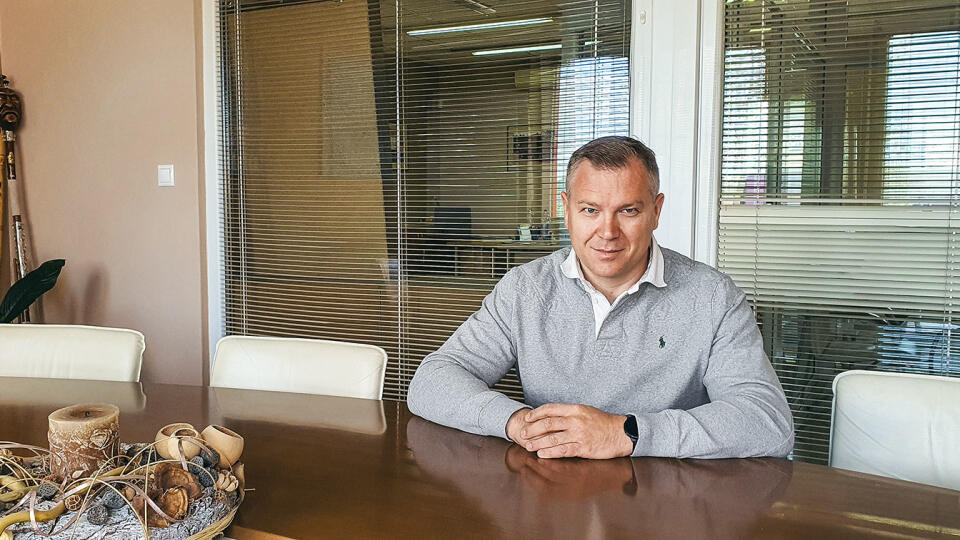 Alternatívy sme si už vyskúšali. V mäsiarni ľudia dostávali mäso zabalené v papieri. Nápoje sa balili do skla, pripomína Roman Malček.