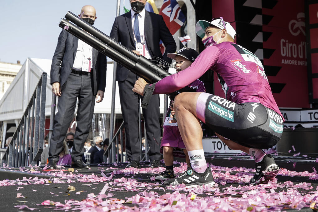 Tentokrát však bez slovenskej účasti, v dvoch predošlých edíciách bojoval o etapové vavríny a bodovaciu súťaž na talianskych cestách aj Peter Sagan, no v prebiehajúcom ročníku nebude na Gire štartovať jeho nový tím TotalEnergies.